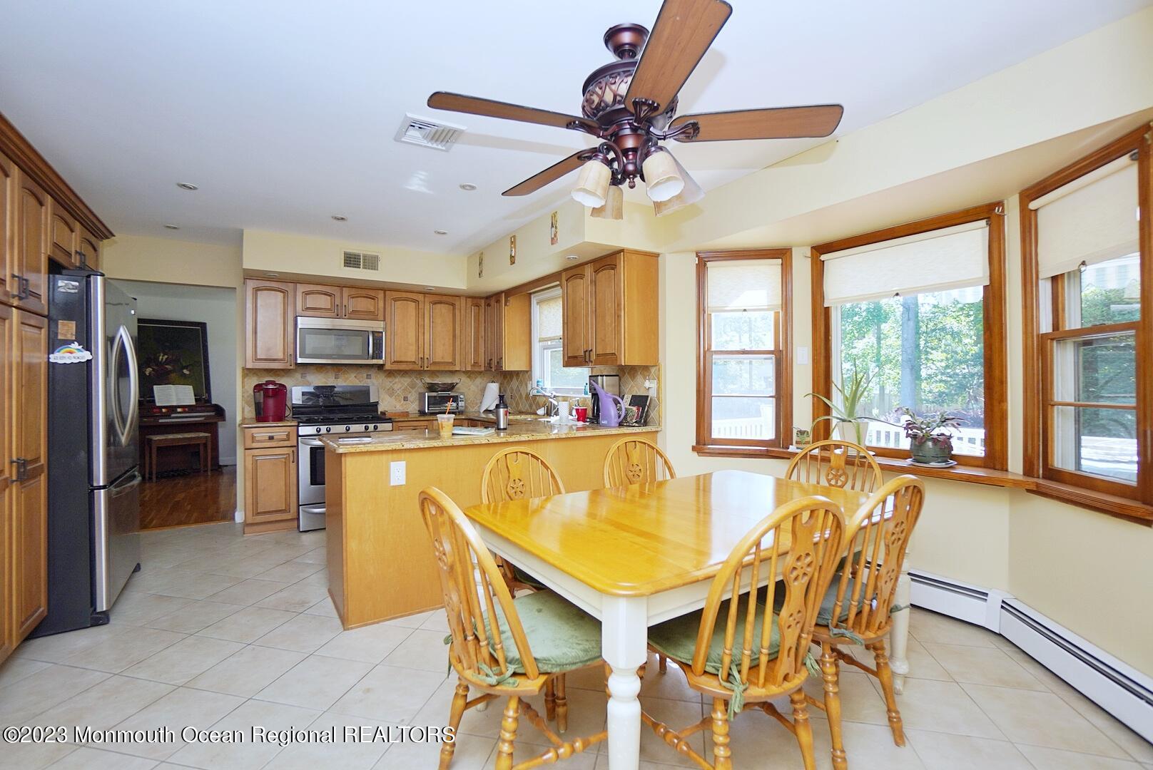 11 Grant Road Manalapan, NJ 07726 - Photo 14 of 26 EAT IN KITCHEN AREA