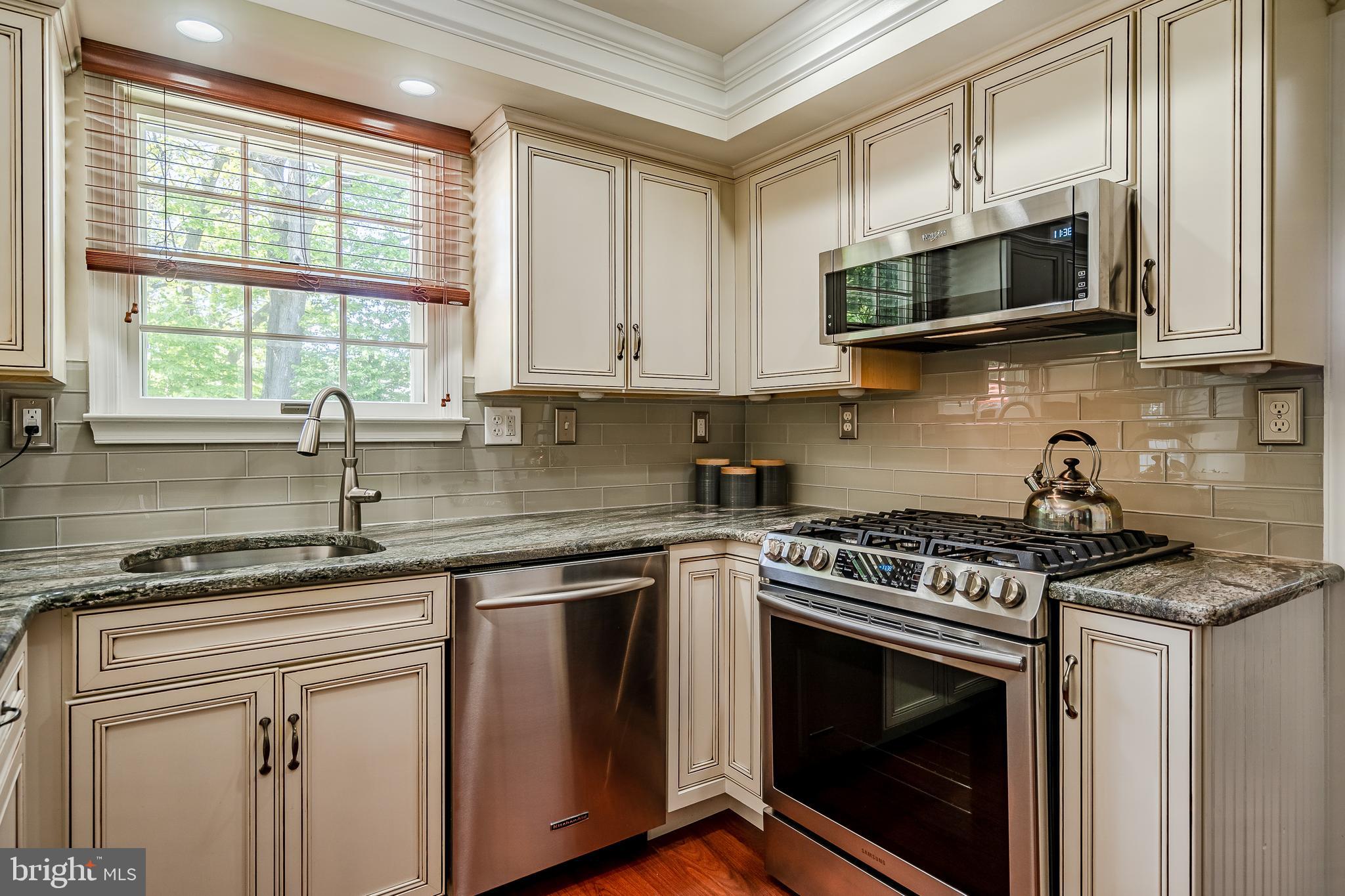 284 Magnolia Road Warminster, PA 18974 - Photo 16 of 53 Newer appliances