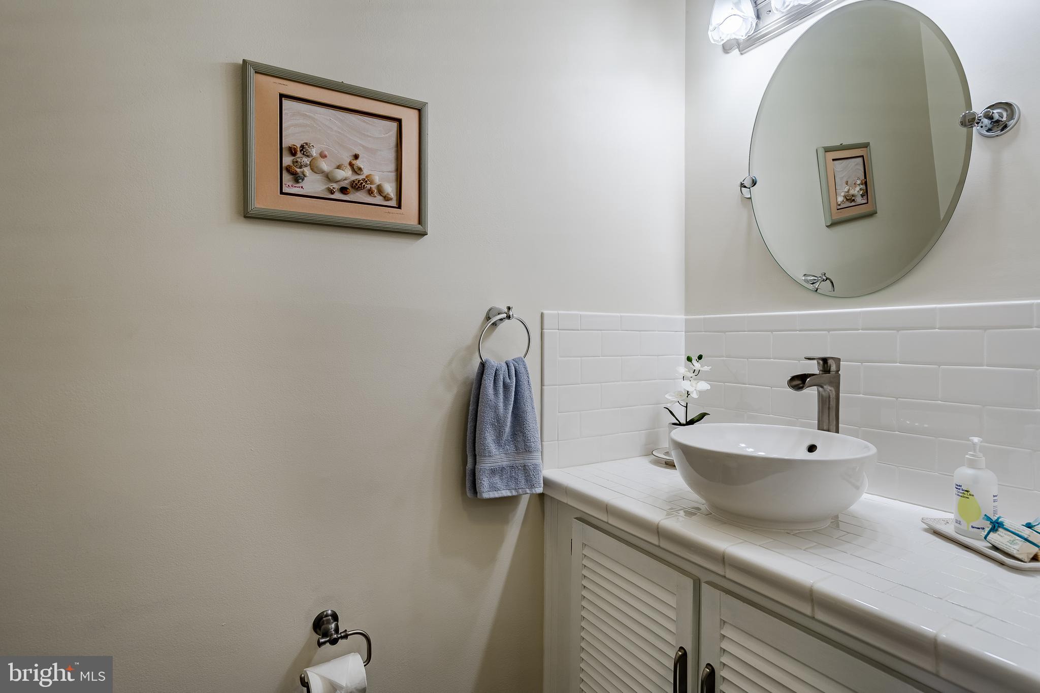 284 Magnolia Road Warminster, PA 18974 - Photo 23 of 53 1st floor powder room