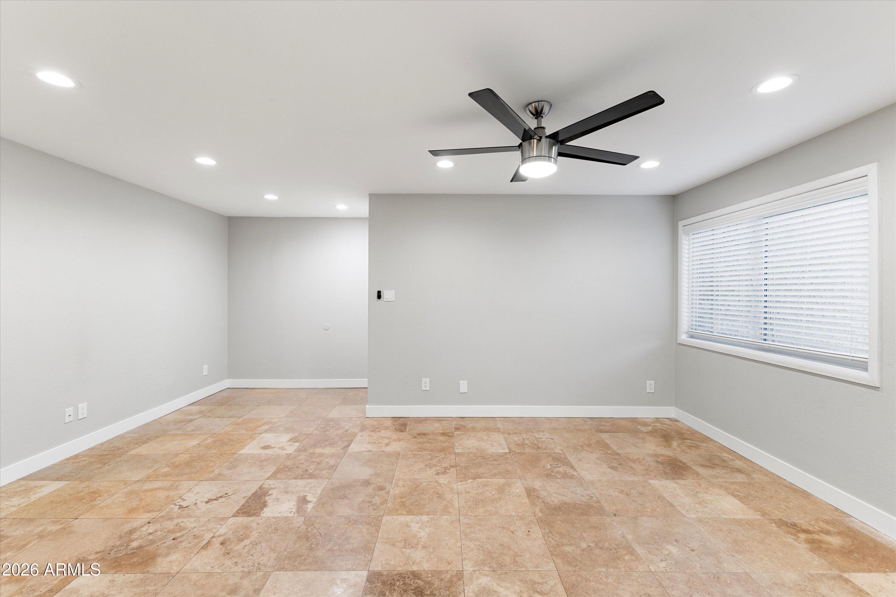 5525 East Thomas Road, Unit L1 Phoenix, AZ 85018 - Photo 18 of 33 a view of an empty room