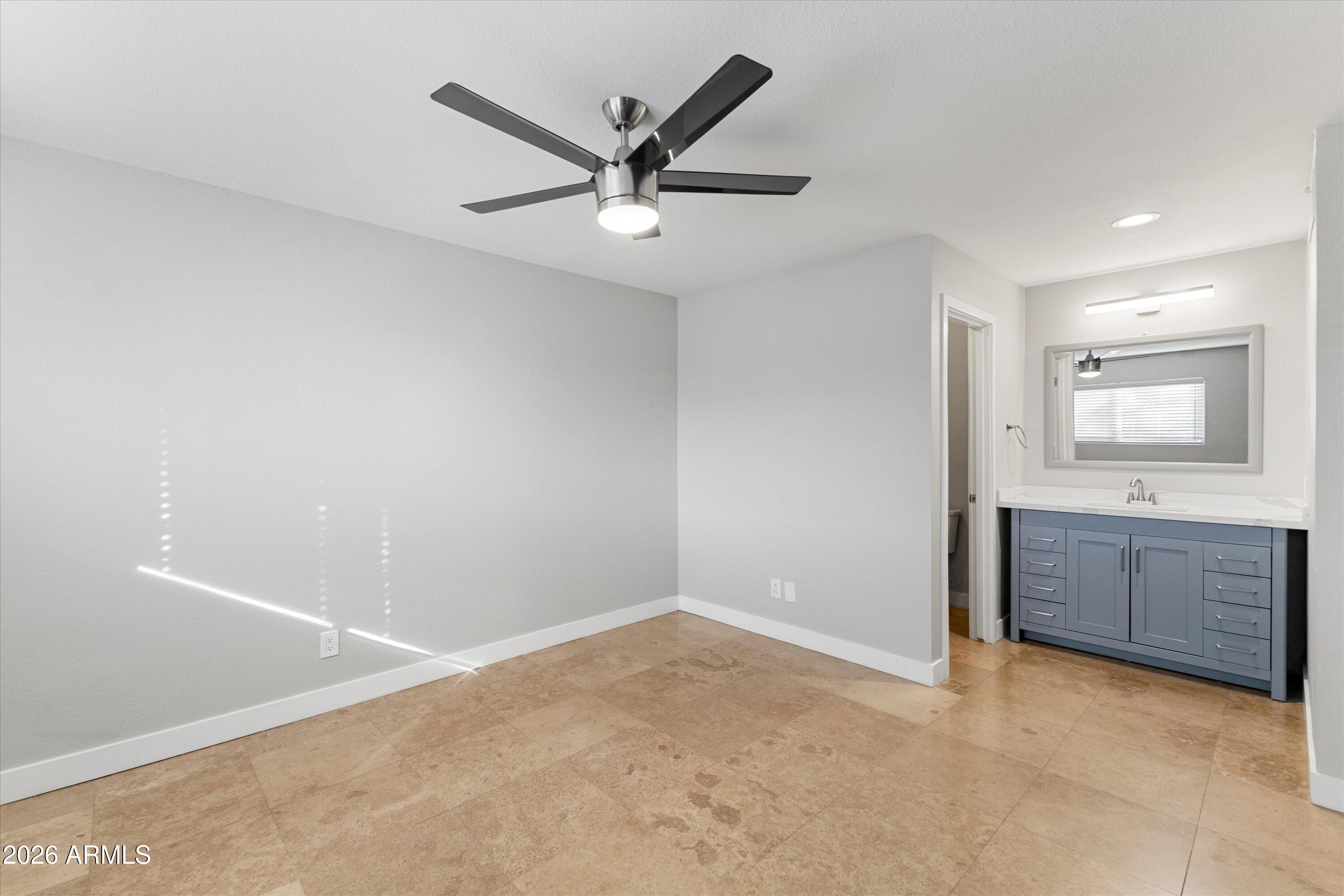 5525 East Thomas Road, Unit L1 Phoenix, AZ 85018 - Photo 28 of 33 a view of a livingroom with a ceiling fan & a ceiling fan