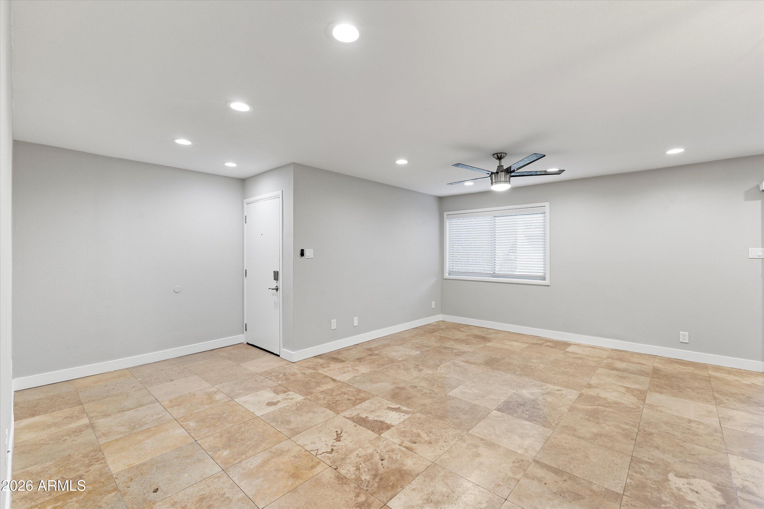 5525 East Thomas Road, Unit L1 Phoenix, AZ 85018 - Photo 5 of 33 a view of an empty room