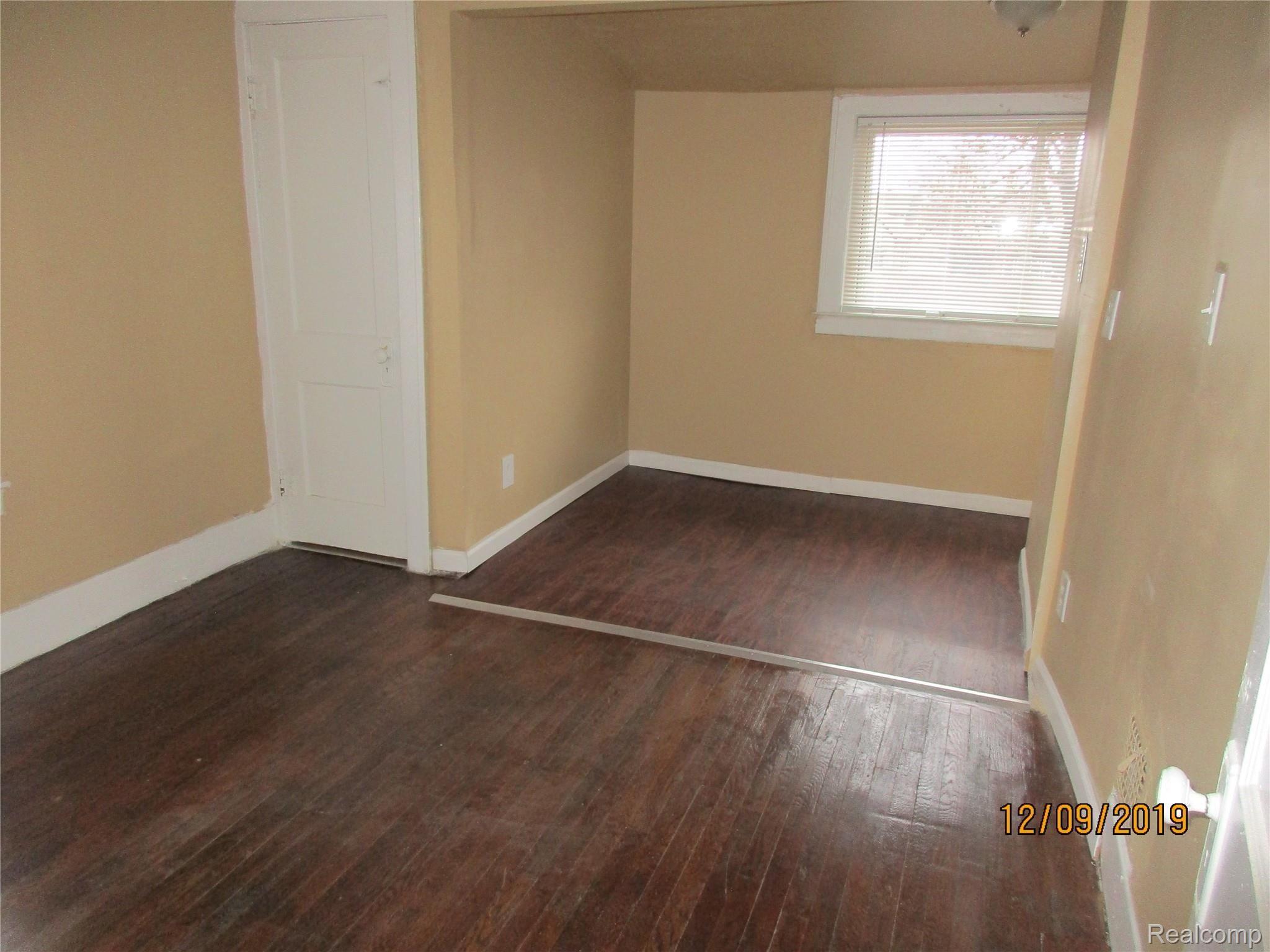42 Oak Street River Rouge, MI 48218 - Photo 19 of 22 Upper Level Unit #2 Master Bedroom