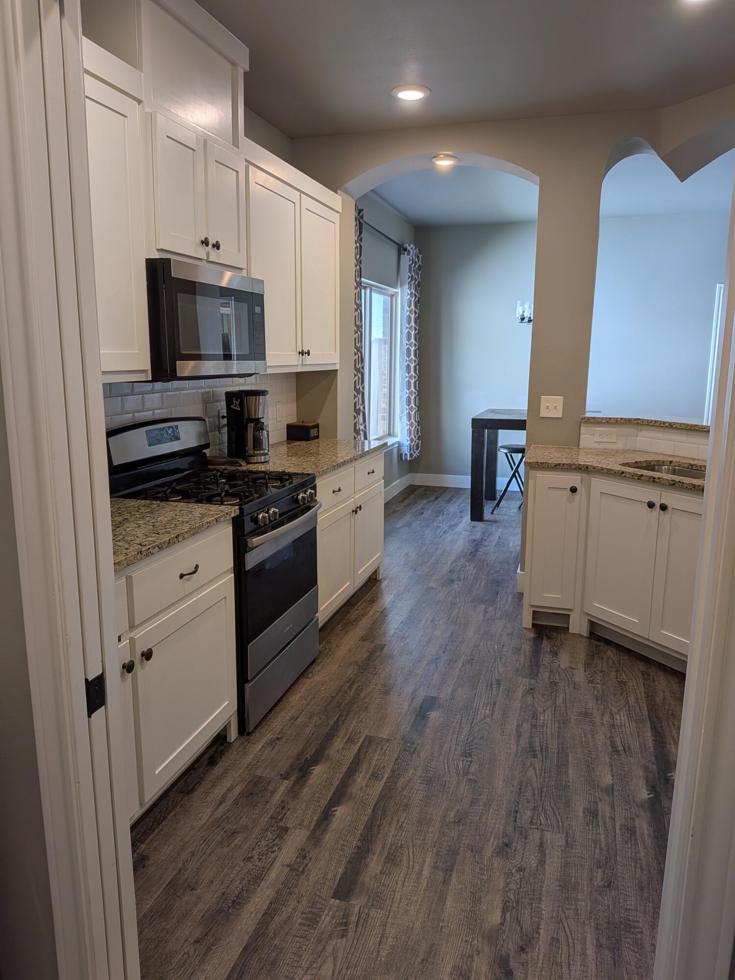 6913 18th Street Lubbock, TX 79416 - Photo 9 of 38 Kitchen