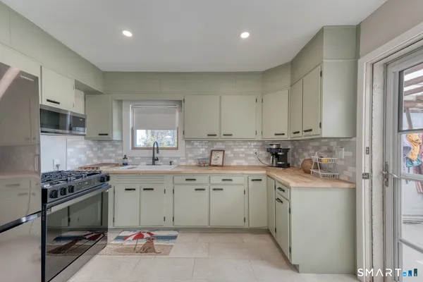 $449,000 | 17 Innsbruck Street, Milford, CT 06461