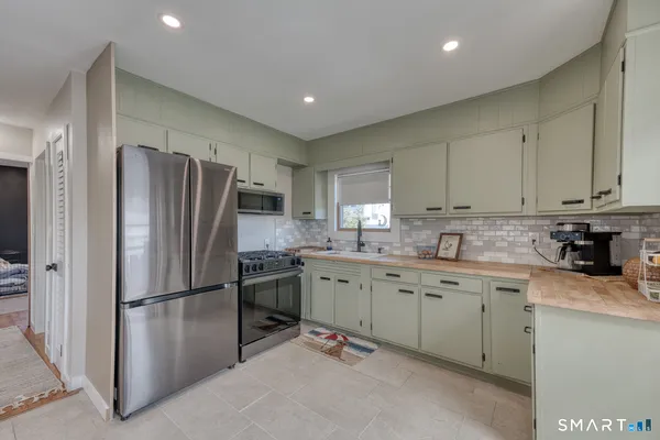 $449,000 | 17 Innsbruck Street, Milford, CT 06461