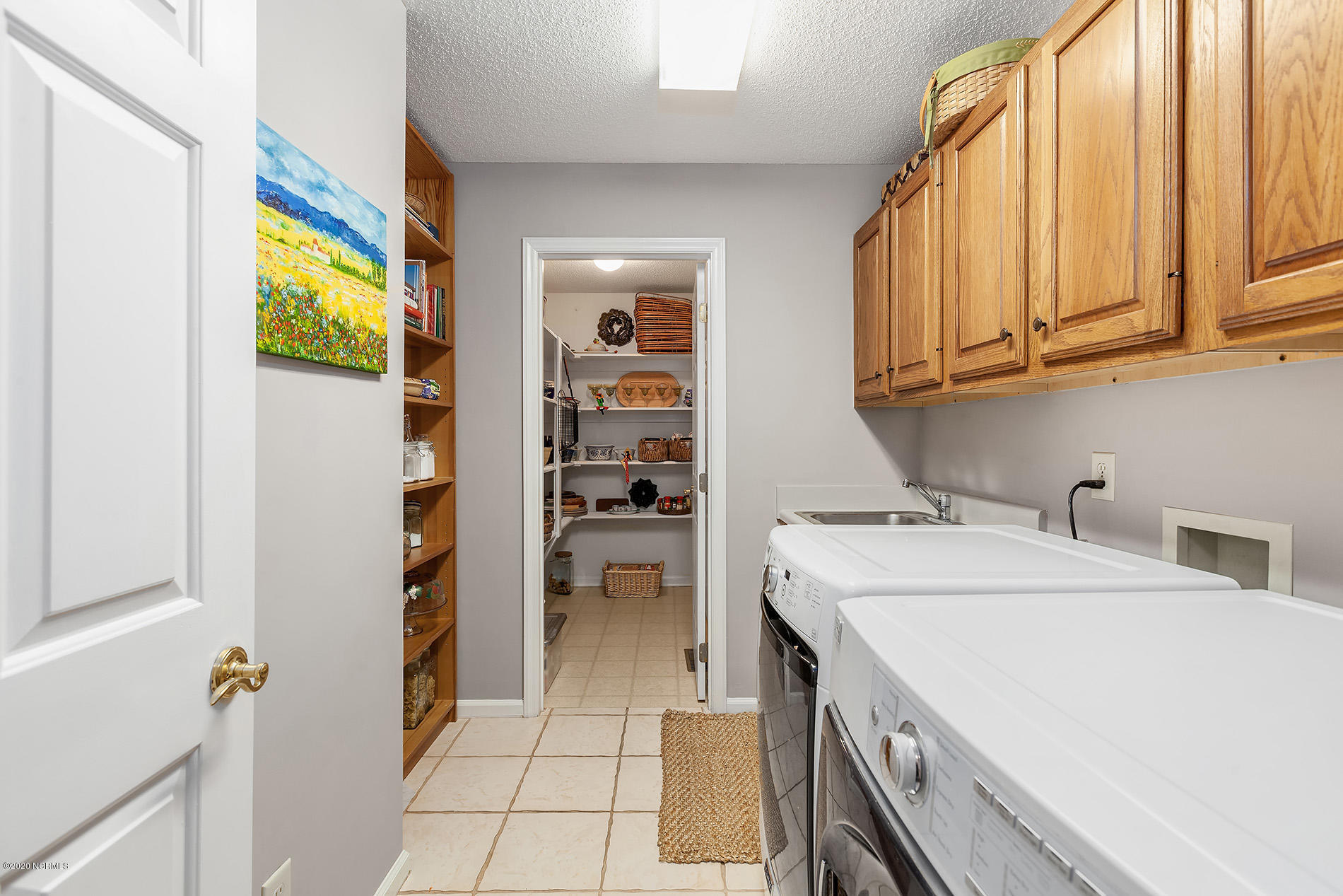 403 Ravenswood Road Hampstead, NC 28443 - Photo 25 of 54 Ravenswood 403 8lndry-Bev_7455-CR2