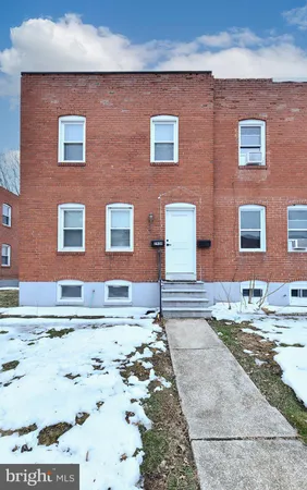 a view of an outdoor space