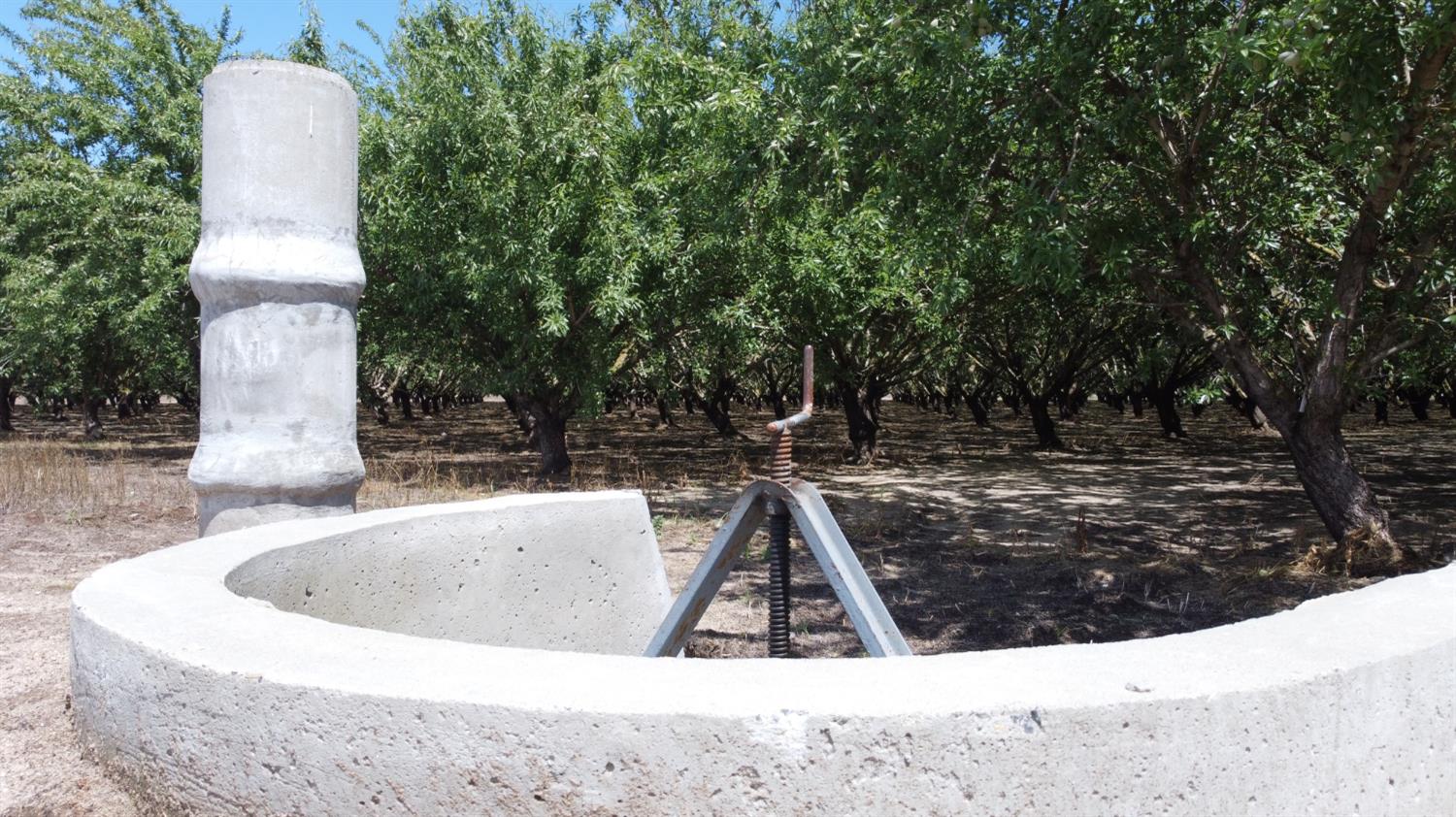 1012 Ladd Road Modesto, CA 95356 - Photo 6 of 8 a view of a water fountain