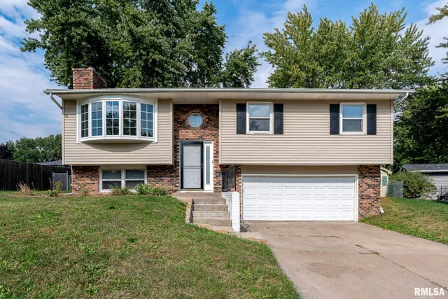 $2,195 | 2530 St Johns Court, Bettendorf, IA 52722