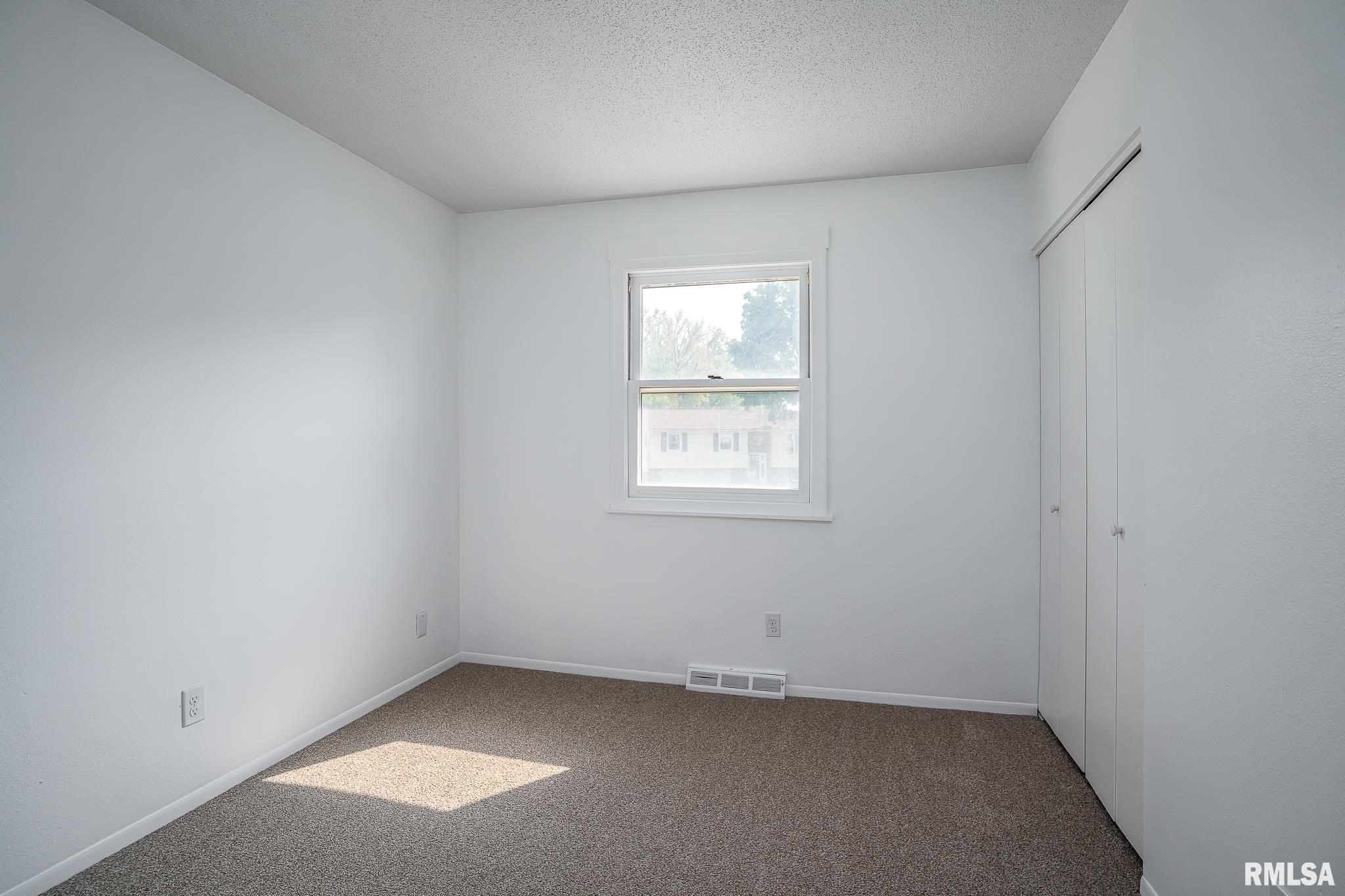 2530 St Johns Court Bettendorf, IA 52722 - Photo 12 of 22