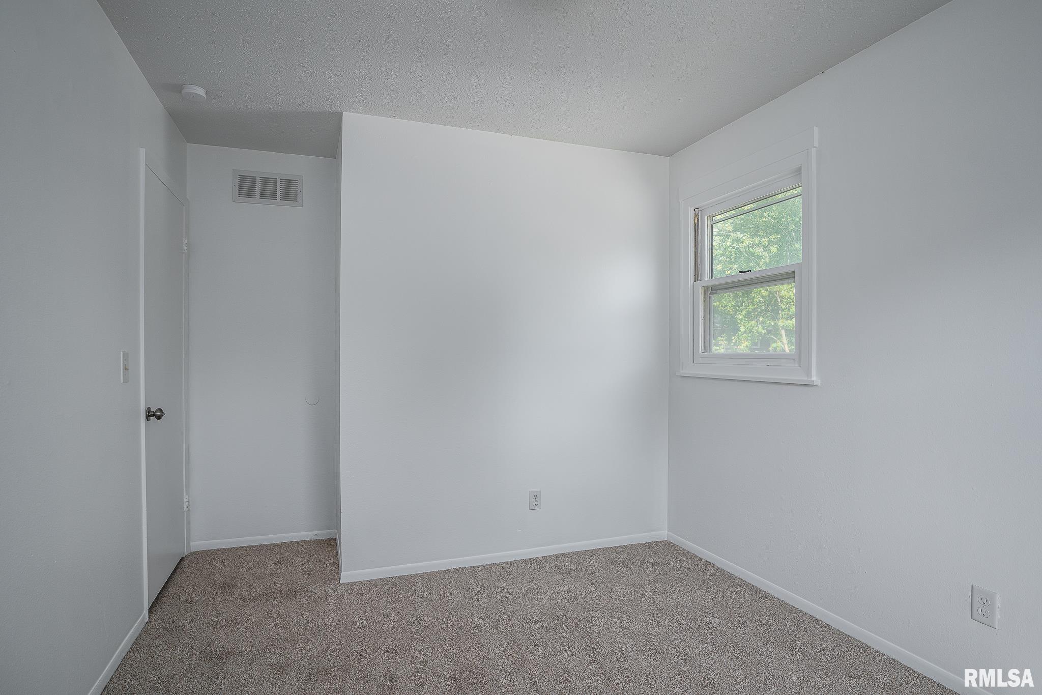 2530 St Johns Court Bettendorf, IA 52722 - Photo 13 of 22