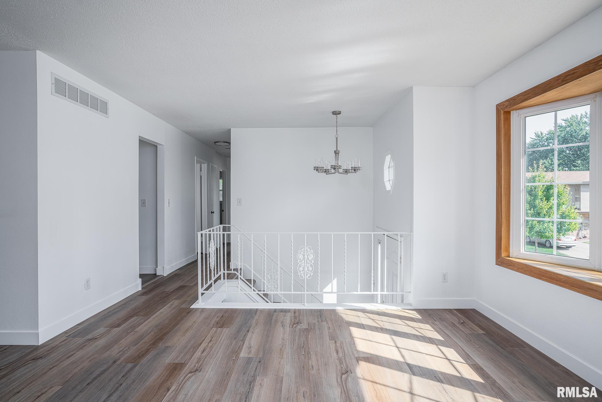 2530 St Johns Court Bettendorf, IA 52722 - Photo 8 of 22