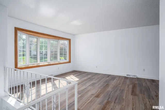 $2,195 | 2530 St Johns Court, Bettendorf, IA 52722