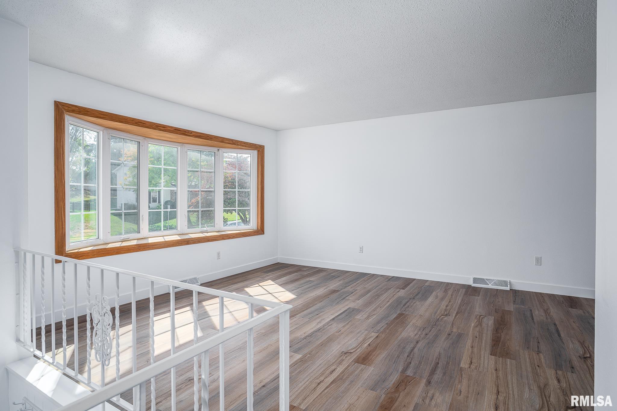 2530 St Johns Court Bettendorf, IA 52722 - Photo 9 of 22