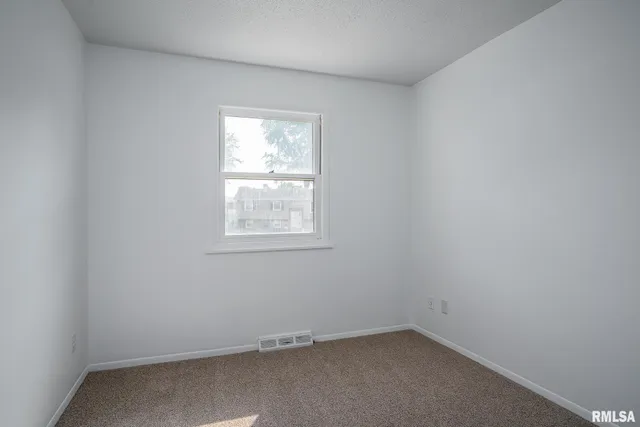 $2,195 | 2530 St Johns Court, Bettendorf, IA 52722