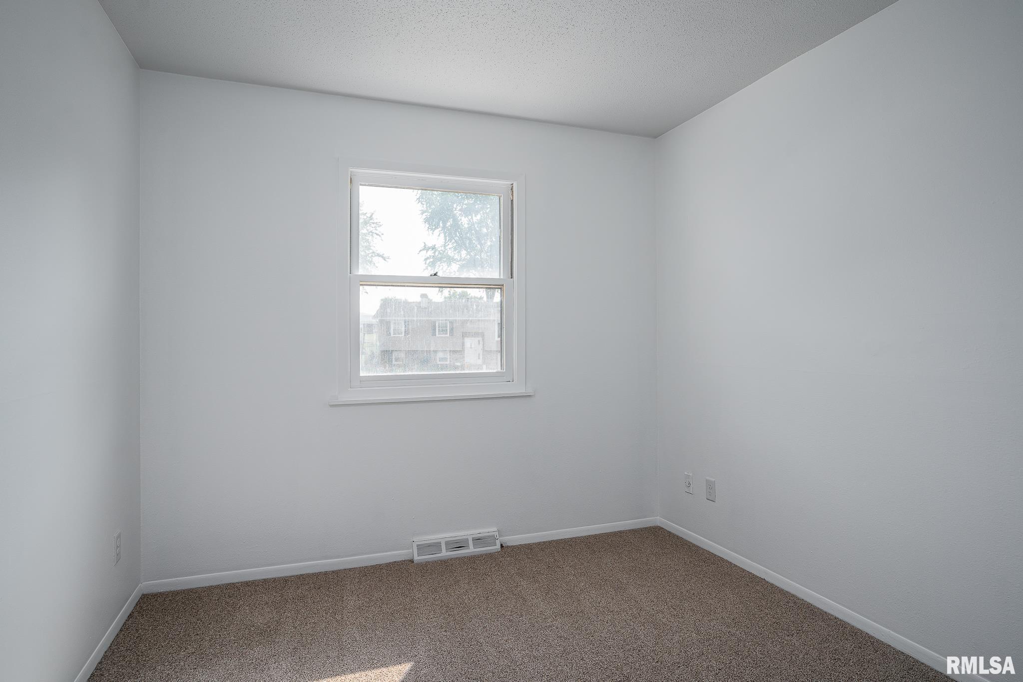 2530 St Johns Court Bettendorf, IA 52722 - Photo 10 of 22