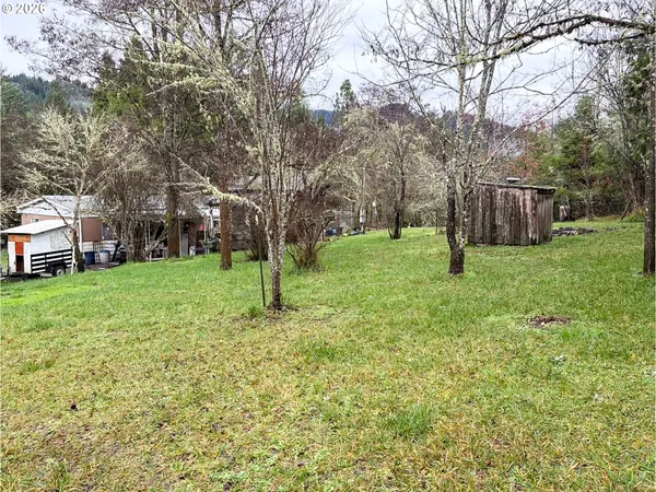 a view of a backyard with a house