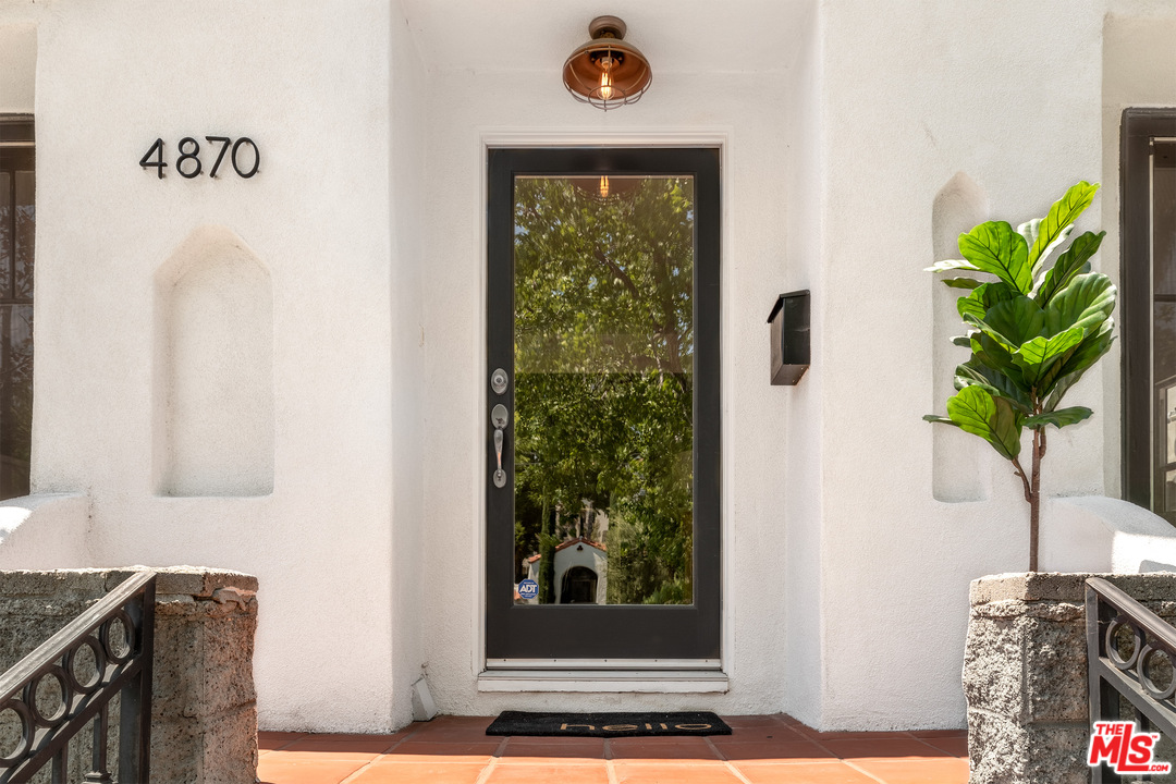 4870 Stratford Road Los Angeles, CA 90042 - Photo 2 of 30