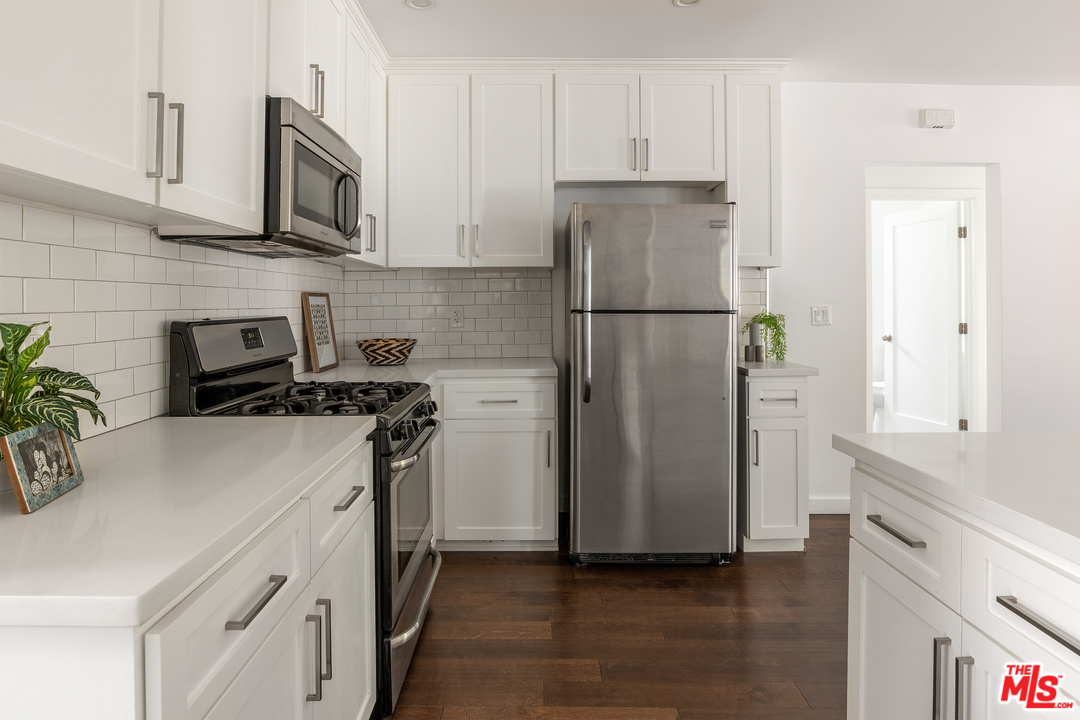 4870 Stratford Road Los Angeles, CA 90042 - Photo 12 of 30