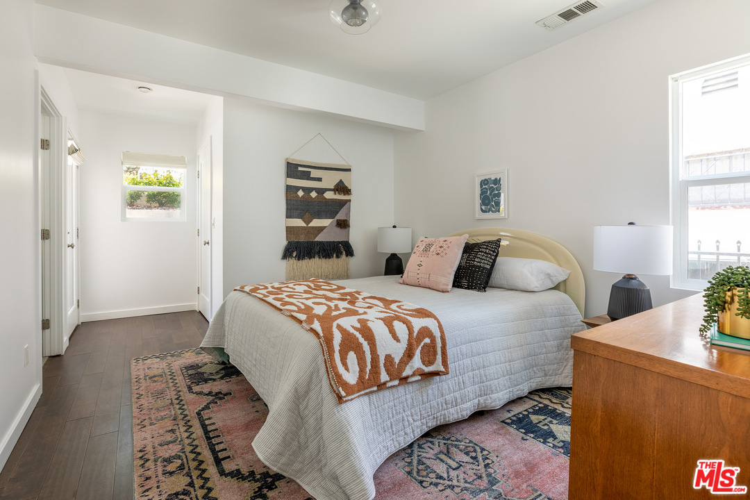 4870 Stratford Road Los Angeles, CA 90042 - Photo 13 of 30