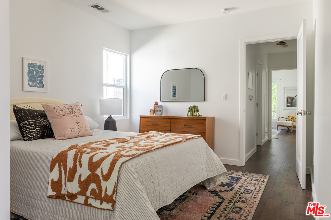 4870 Stratford Road Los Angeles, CA 90042 - Photo 15 of 30