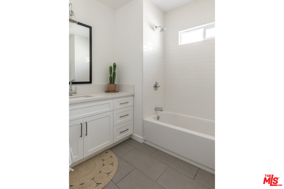 4870 Stratford Road Los Angeles, CA 90042 - Photo 16 of 30