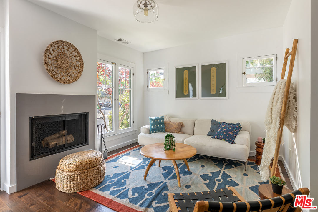 4870 Stratford Road Los Angeles, CA 90042 - Photo 4 of 30