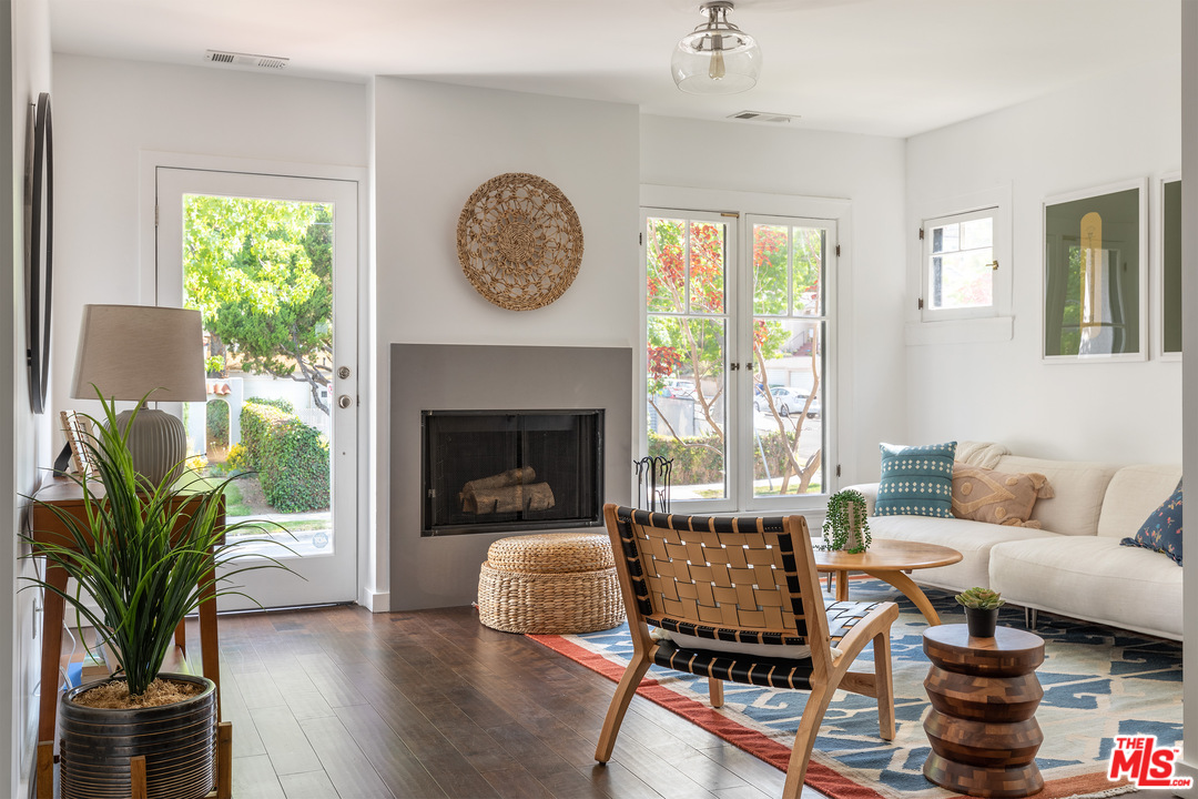 4870 Stratford Road Los Angeles, CA 90042 - Photo 5 of 30