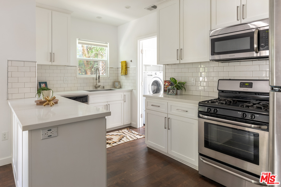 4870 Stratford Road Los Angeles, CA 90042 - Photo 9 of 30