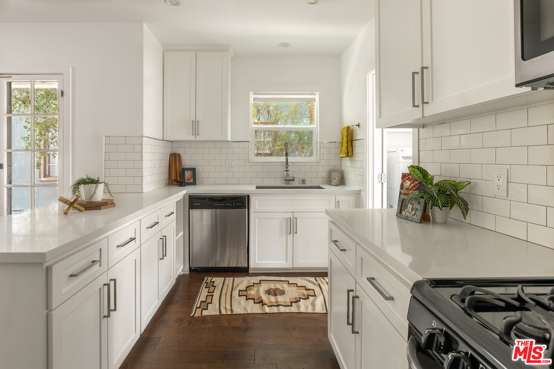 4870 Stratford Road Los Angeles, CA 90042 - Photo 10 of 30