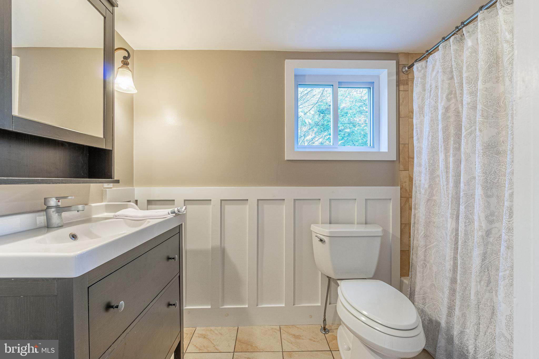 147 Barren Road Media, PA 19063 - Photo 20 of 29 Upper Level - Full Hall Bath