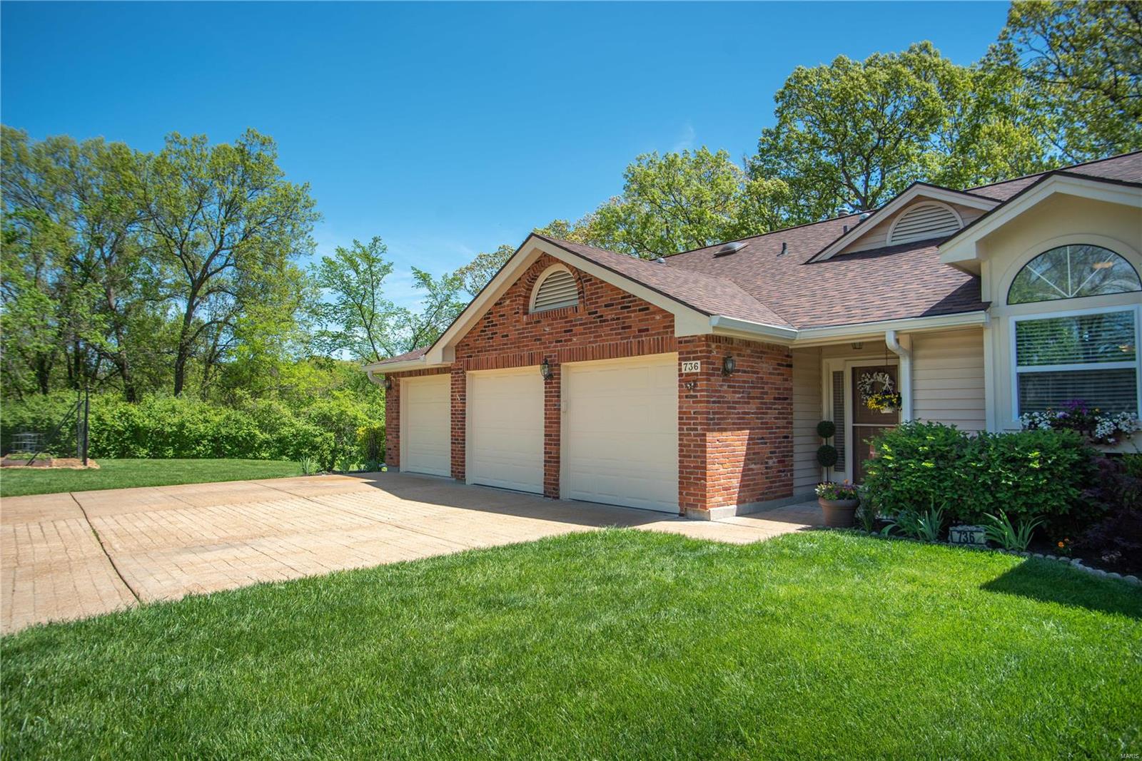 736 Lofty Point Drive Ballwin, MO 63021 - Photo 3 of 39