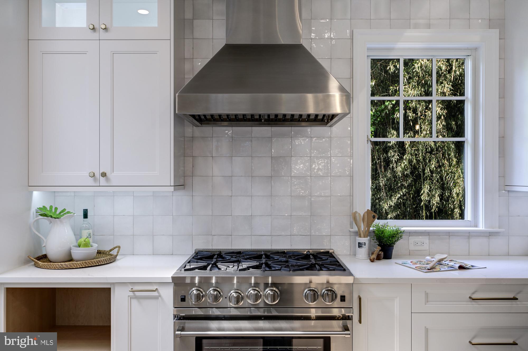 2726 1/2 Chain Bridge Road Northwest Washington, DC 20016 - Photo 19 of 76