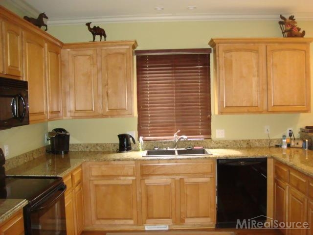 2033 Rochelle Run, Unit 98 Rochester, MI 48309 - Photo 3 of 19 31201628-2.JPG