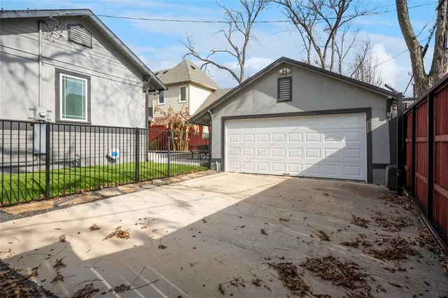 $6,000 | 6106 Lakeshore Drive, Dallas, TX 75214