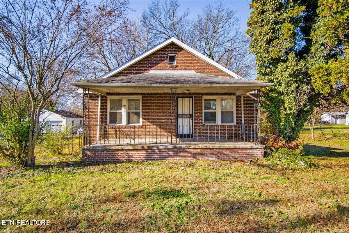 2304 Sanderson Road Knoxville, TN 37921 - Photo 1 of 30 Gallery Image 1