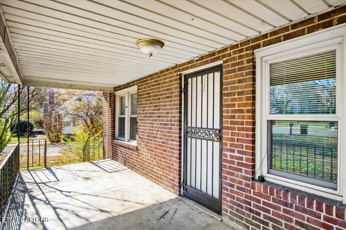 2304 Sanderson Road Knoxville, TN 37921 - Photo 5 of 30 Gallery Image 5