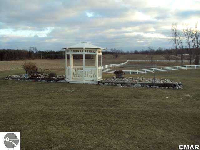 8191 South Vandecar Road Mount Pleasant, MI 48858 - Photo 16 of 16 1772509-15.JPG