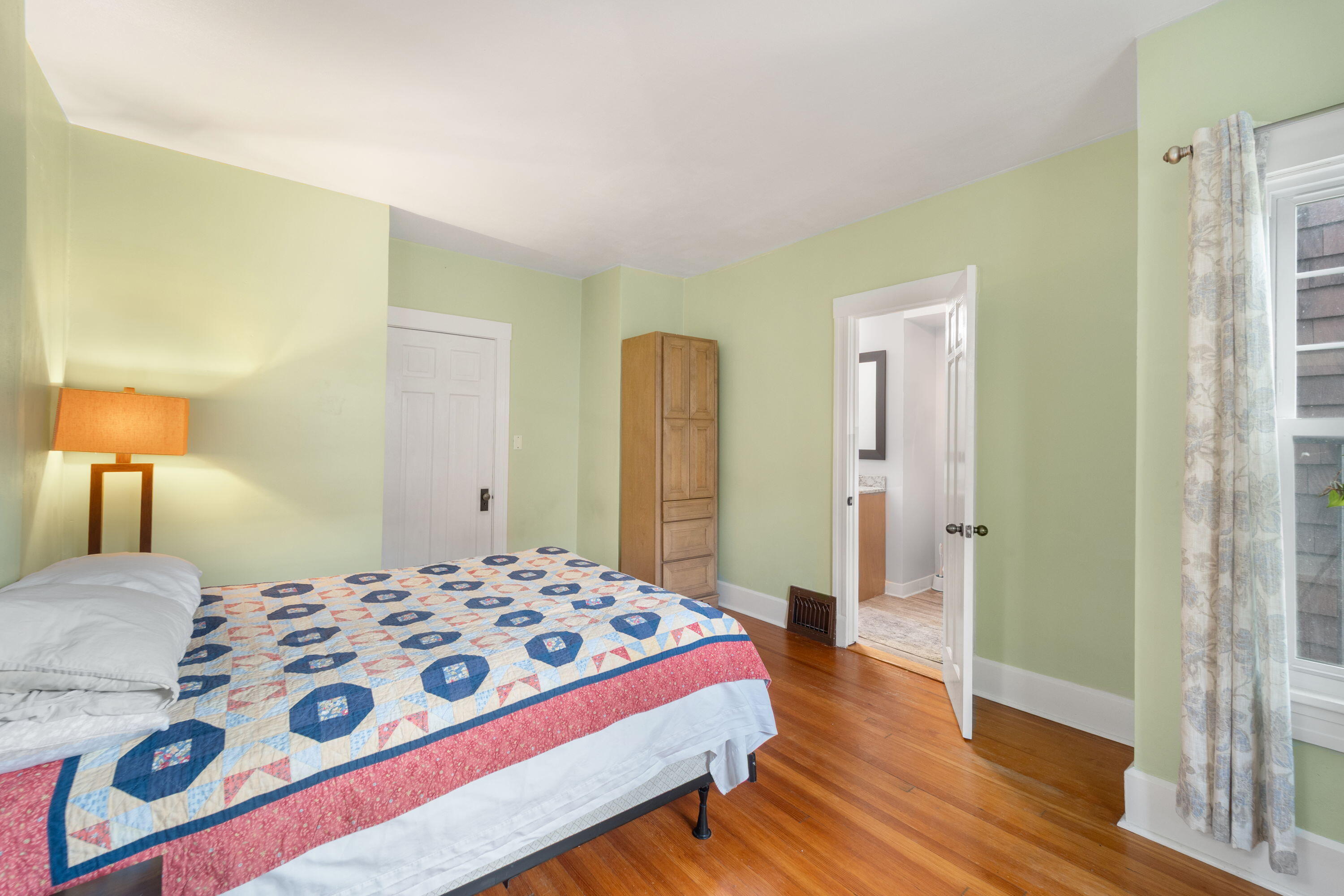 1213 College Avenue Racine, WI 53403 - Photo 15 of 31 Owner's Retreat