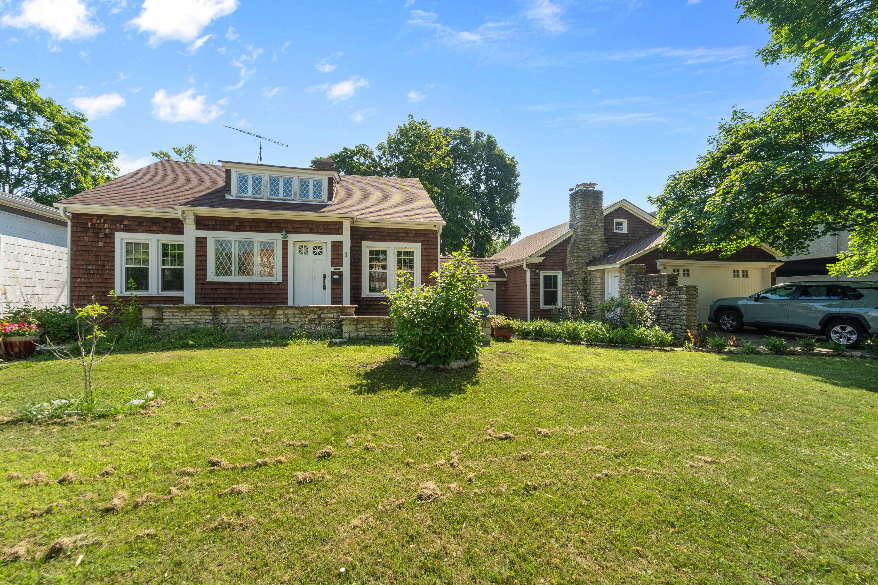 1213 College Avenue Racine, WI 53403 - Photo 3 of 31 Charming curb appeal just blocks from Lake Michigan!