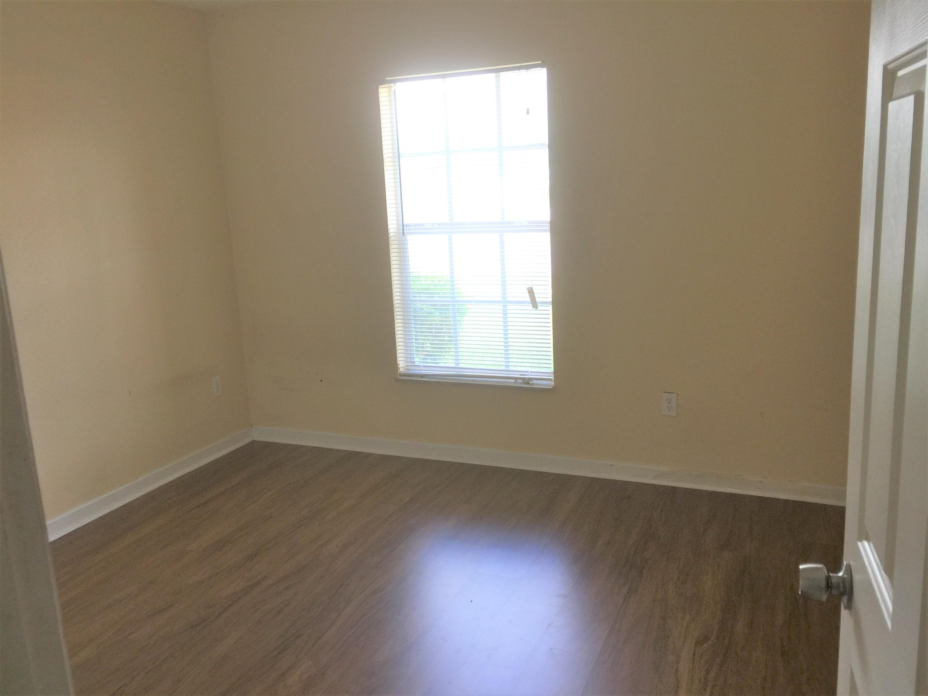 641 West 10th Street Riviera Beach, FL 33404 - Photo 9 of 24 IMG_5567
