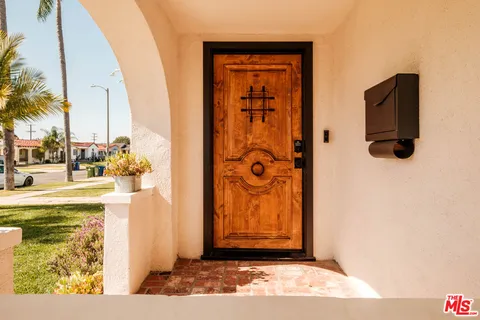 $799,000 | 7510 Harvard Boulevard, Los Angeles, CA 90047