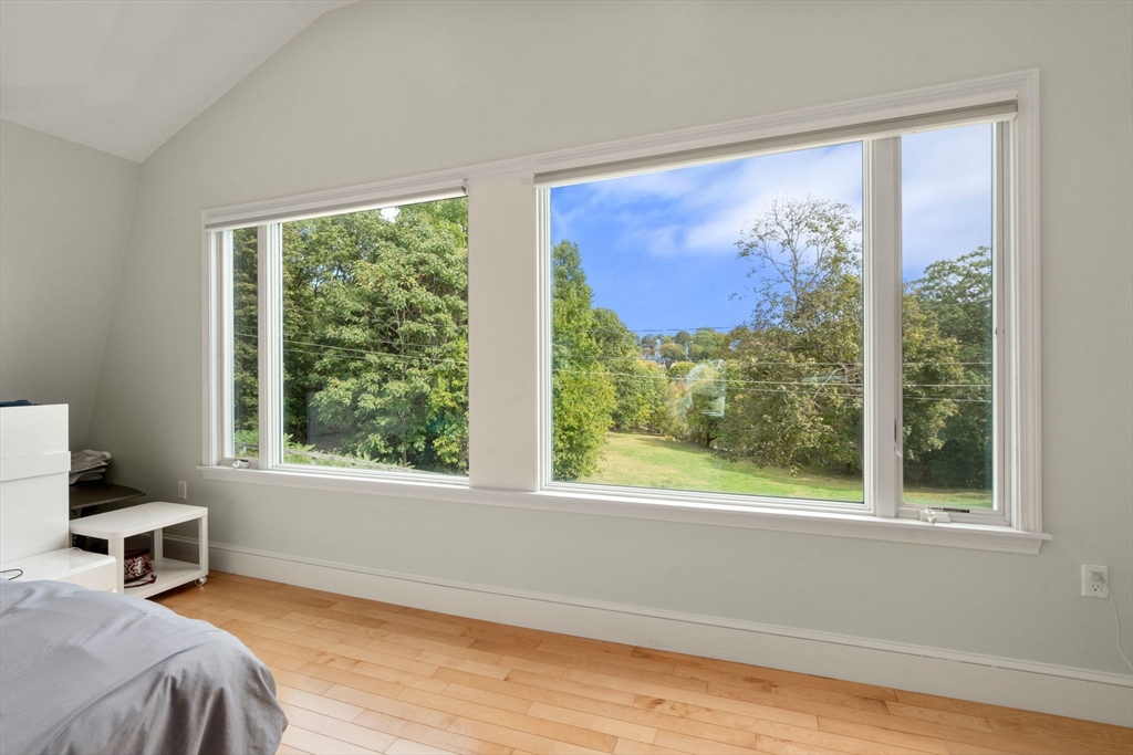 27 Hamilton Place Needham, MA 02494 - Photo 4 of 42