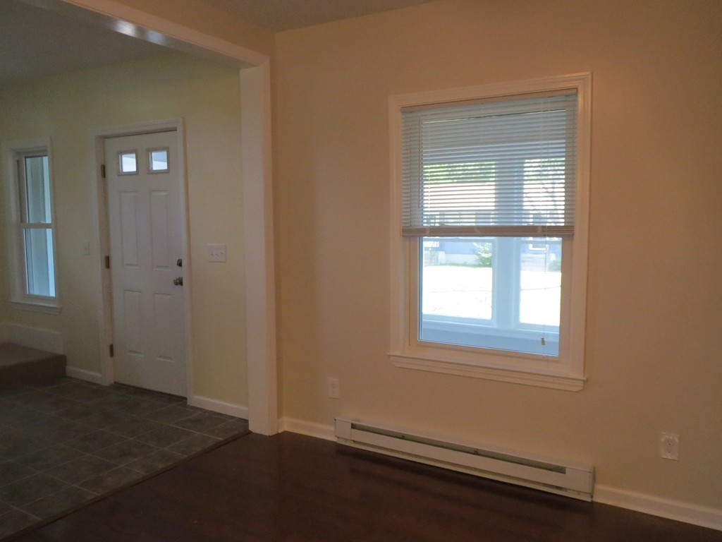 28 Martin Street Springfield, MA 01108 - Photo 5 of 21 Gallery Image 5