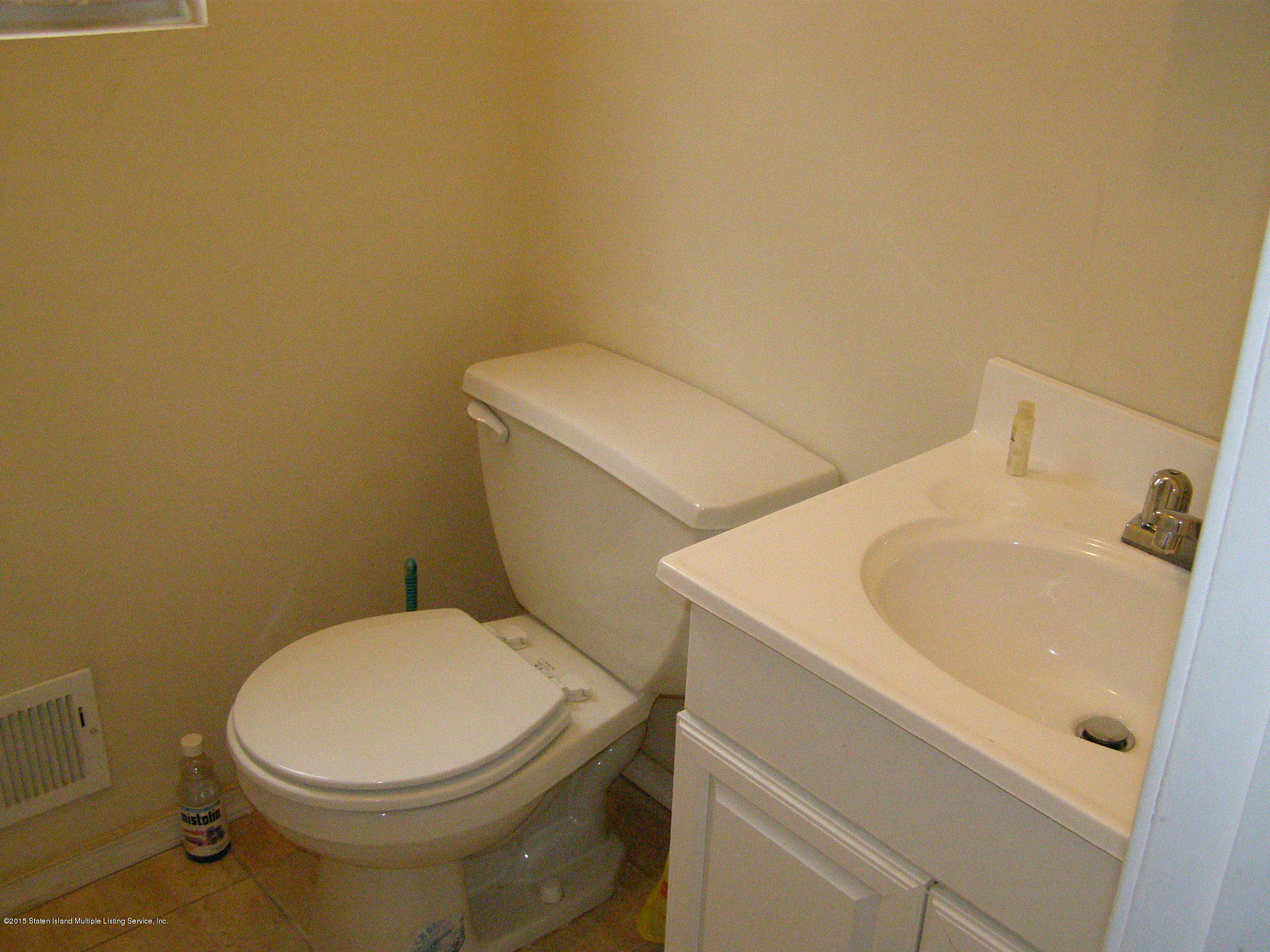 322 Harbor Road Staten Island, NY 10303 - Photo 7 of 20 P3250012.JPG
