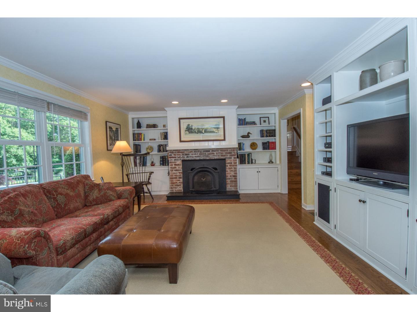 912 Weadley Road Wayne, PA 19087 - Photo 11 of 25 Living Room