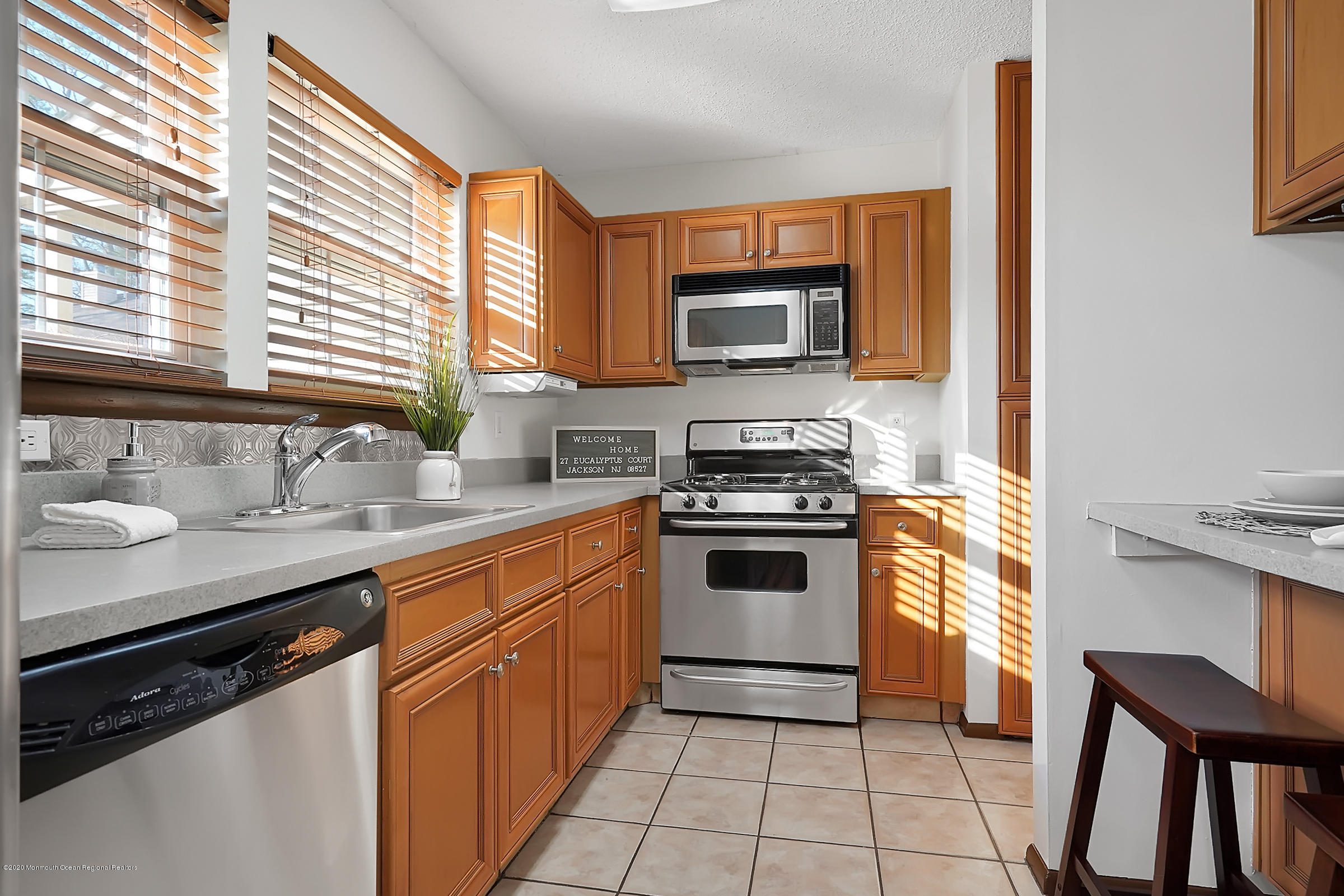 27 Eucalyptus Court Jackson, NJ 08527 - Photo 3 of 21 DSC00044