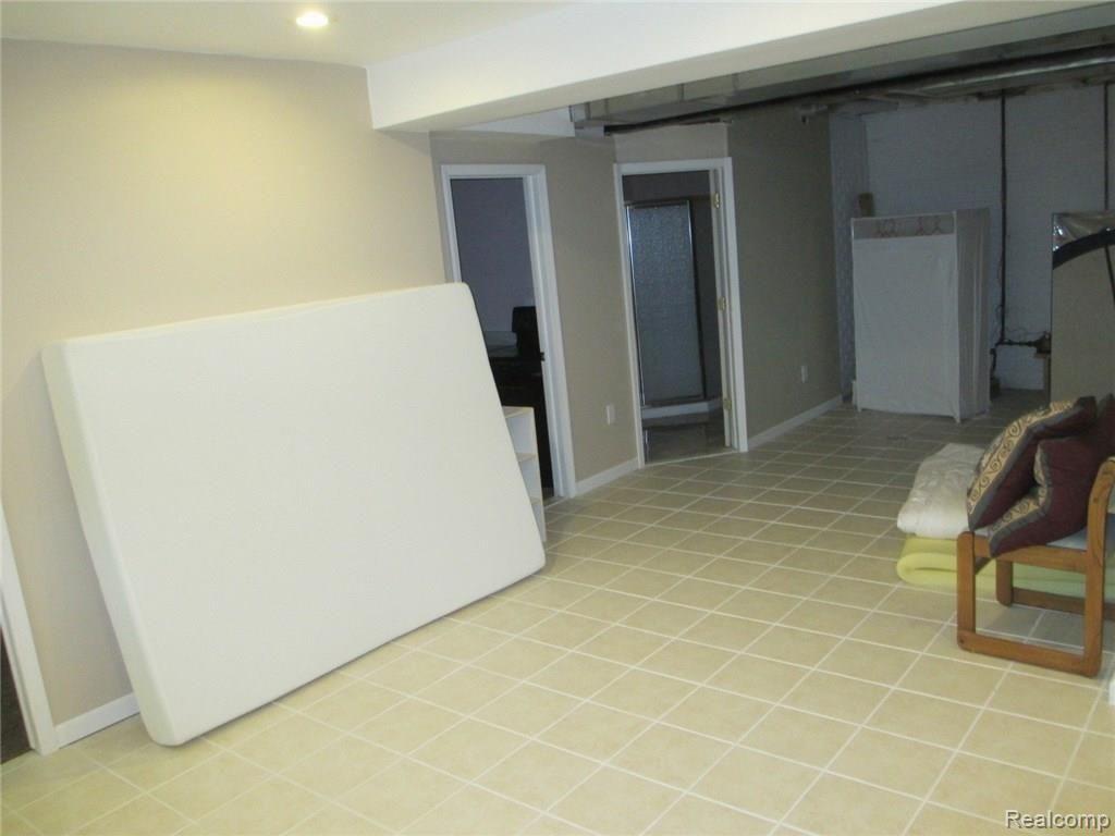 3268 Empire Drive Rochester, MI 48309 - Photo 40 of 43