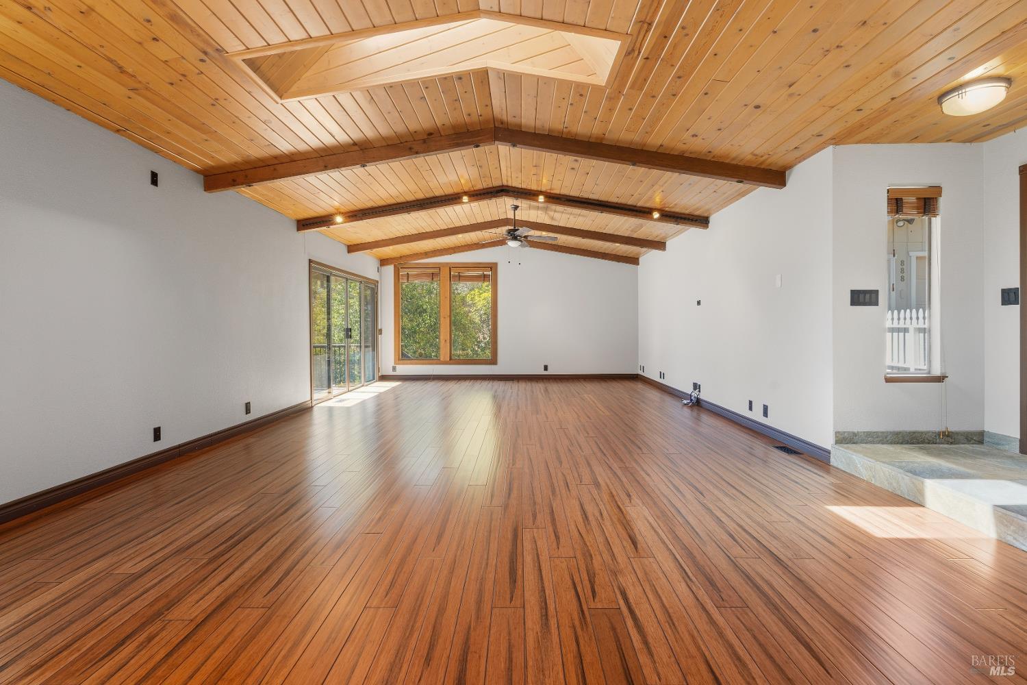 888 Watson Road Ukiah, CA 95482 - Photo 5 of 40 Gallery Image 5